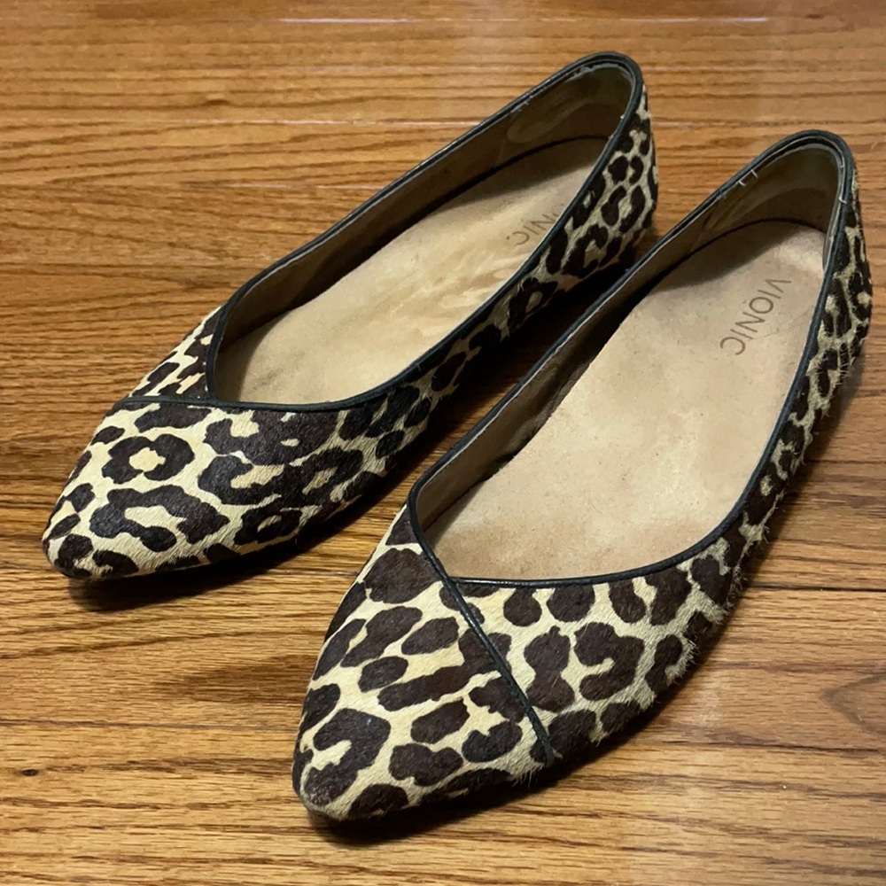 Vionic flats size 9.5 calf hair leopard print
